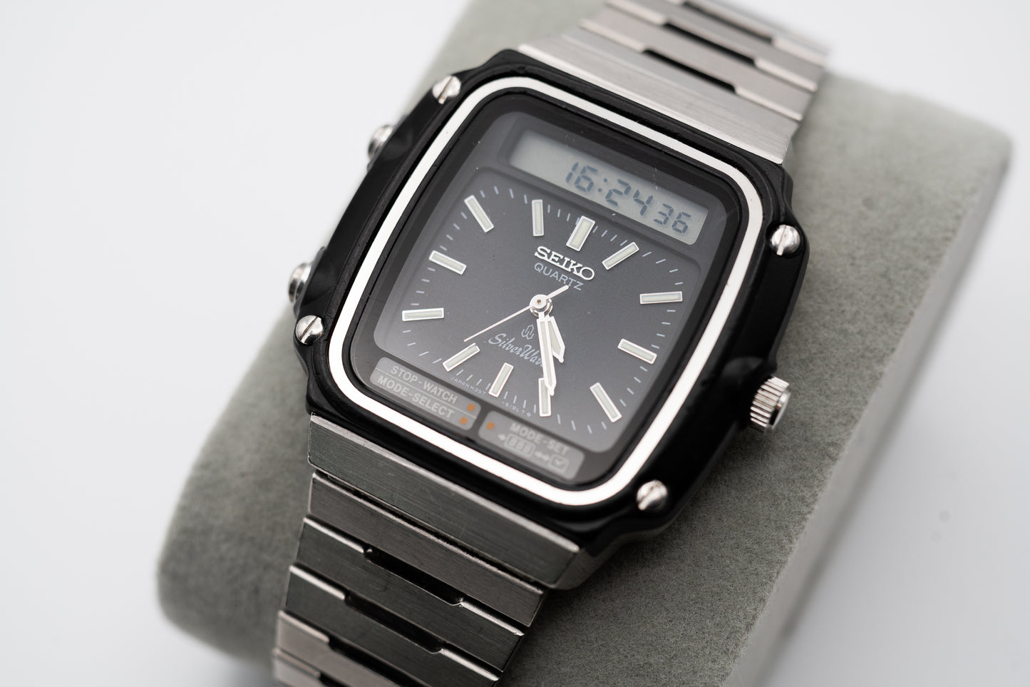 Seiko Silverwave "Bond" | December 1980, technical, sleek